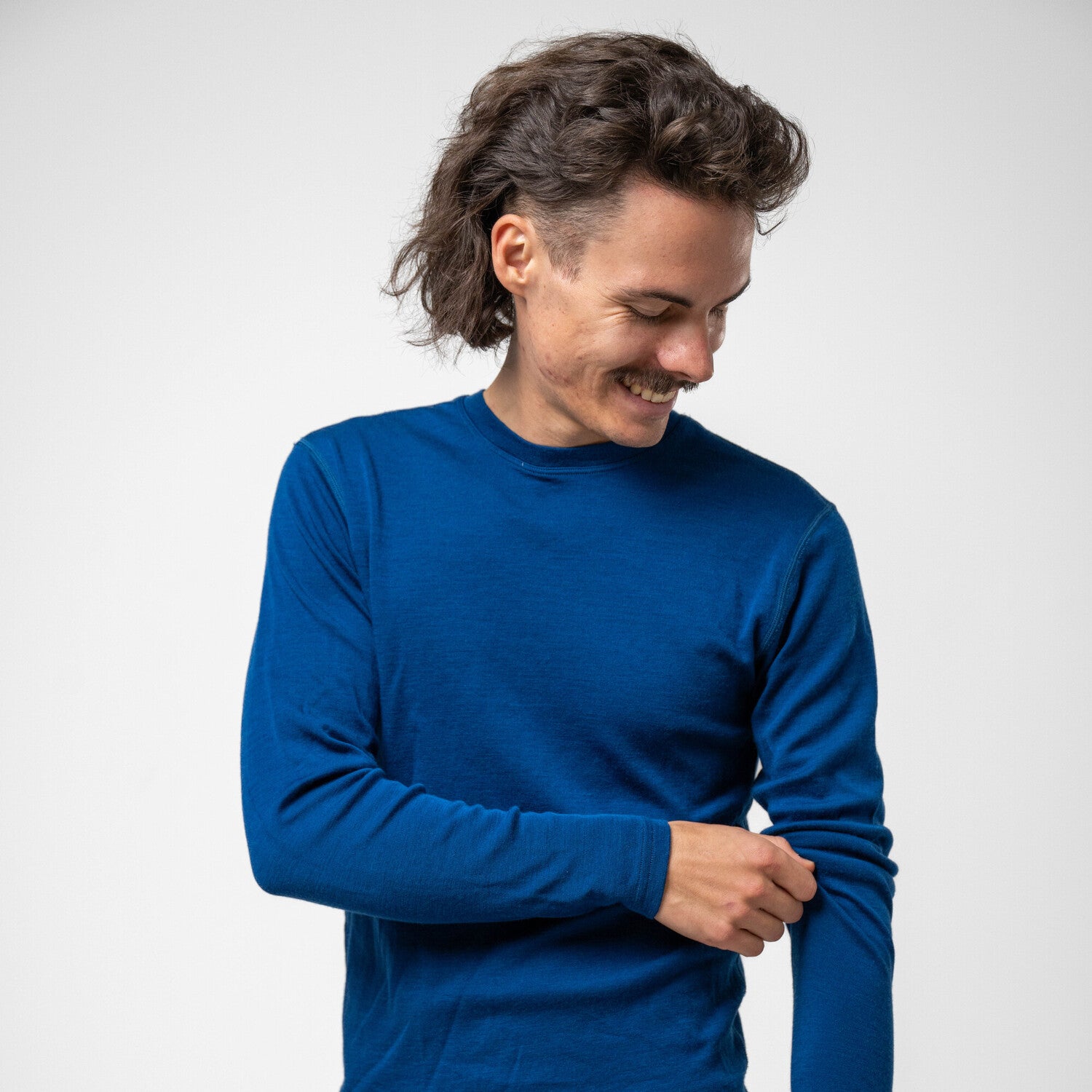 Nahaufnahme des blauen Oberteils, 230g Merino Set für Herren