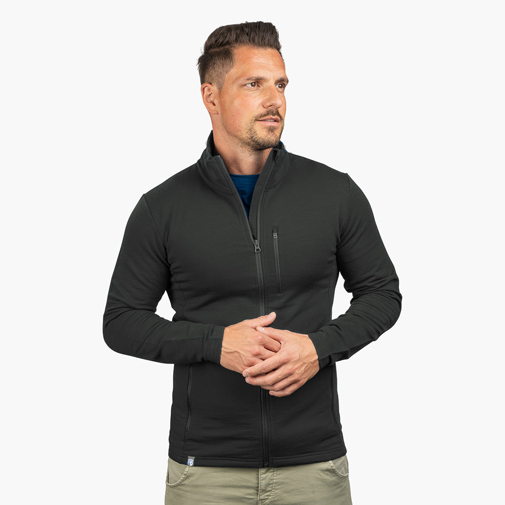 Merino Jacke Herren 270 g/m² aus Merinowolle, Viskose und Spandex, getragen von männlichem Model, mit Reißverschlusstasche; ideal für Outdoor-Aktivitäten.