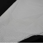 Biwaksack mit Membrane - NEU: Nahaufnahme eines strukturierten, wabenmuster-gewebten Ripstop-Nylons, das den strapazierfähigen, wasserfesten Stoff des Biwaksacks darstellt.