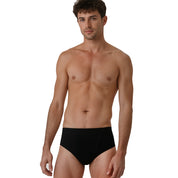 Mann in schwarzen Merino Slip Herren 150 g/m2, ideal für Sport und Outdoor-Aktivitäten, mit innovativer Corespun Merinowolle für Komfort und Haltbarkeit.