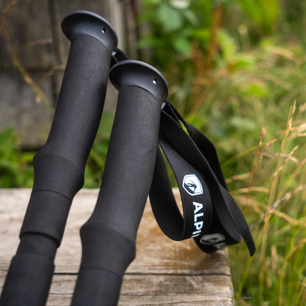 nahaufnahme von EVA Griffen der Carbon Wanderstöcke