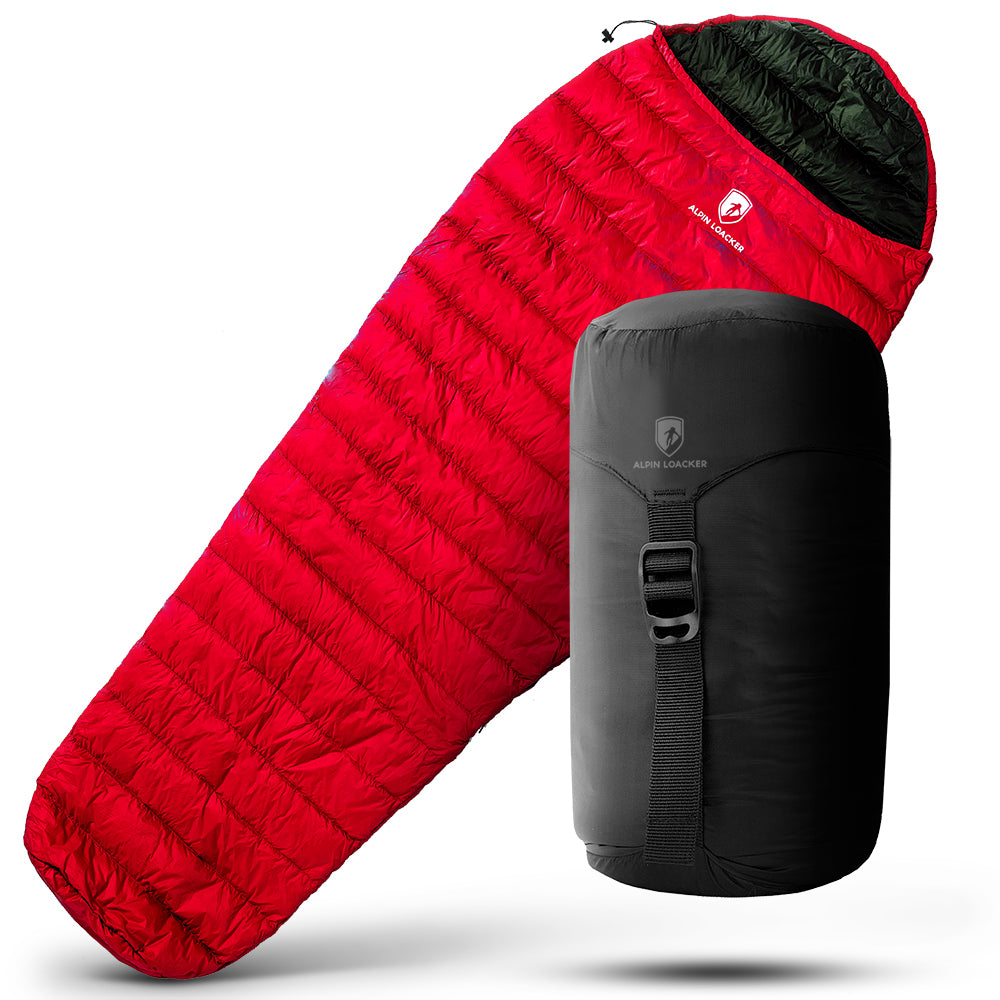 Leichter Sommer Daunenschlafsack mit Alpin Loacker Logo, inklusive schwarzem Kompressionssack. Ideal für ultraleichtes Camping und Outdoor-Abenteuer.