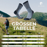 Merino Wandersocken Classic Herren & Damen, schwebend über Bergwiese, mit Größentabelle: S bis XL für EU/UK Schuhgrößen; ideal für Komfort und Outdoor-Abenteuer.