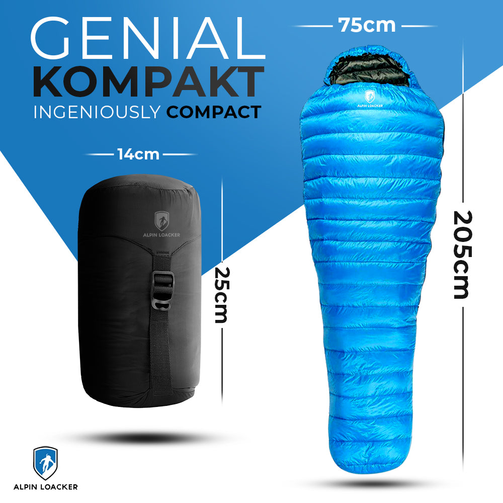 Leichter Sommer Daunenschlafsack: Kompakter blauer Schlafsack ausgerollt, daneben im schwarzen Packsack. Ideal für Reisen und Camping, ultraleicht und nachhaltig.