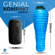Leichter Sommer Daunenschlafsack: Kompakter blauer Schlafsack ausgerollt, daneben im schwarzen Packsack. Ideal für Reisen und Camping, ultraleicht und nachhaltig.