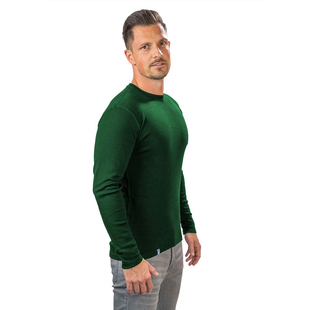 m2 aus 100% Merinowolle, ideal für Outdoor-Aktivitäten, mit optimaler Temperaturregulierung und Komfort, steht seitlich vor weißem Hintergrund.