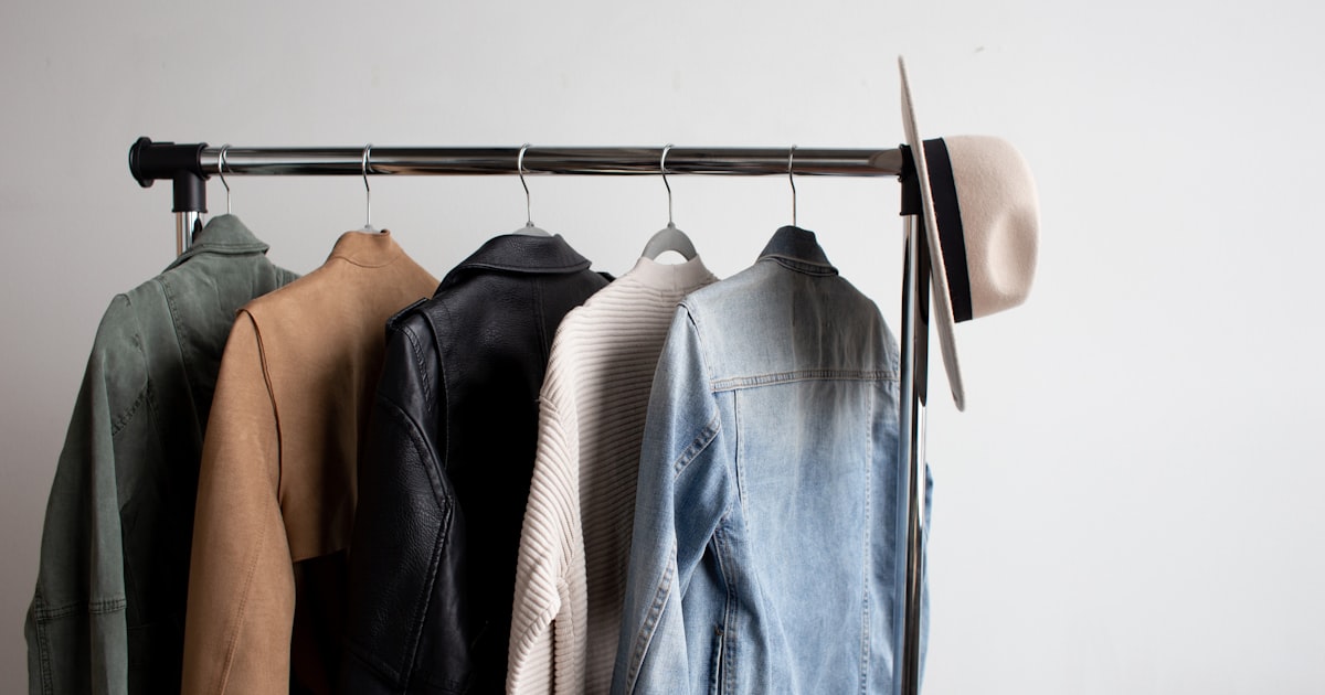 Daunenjacke oder Fleecejacke: Was wärmt wirklich besser?