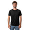 Mann trägt 100% Merino T-Shirt Herren 160 g/m² - ultrafein, ideal für Outdoor-Aktivitäten, bietet Komfort und Leistung. Perfekte Wahl für empfindliche Haut und sportliche Einsätze.