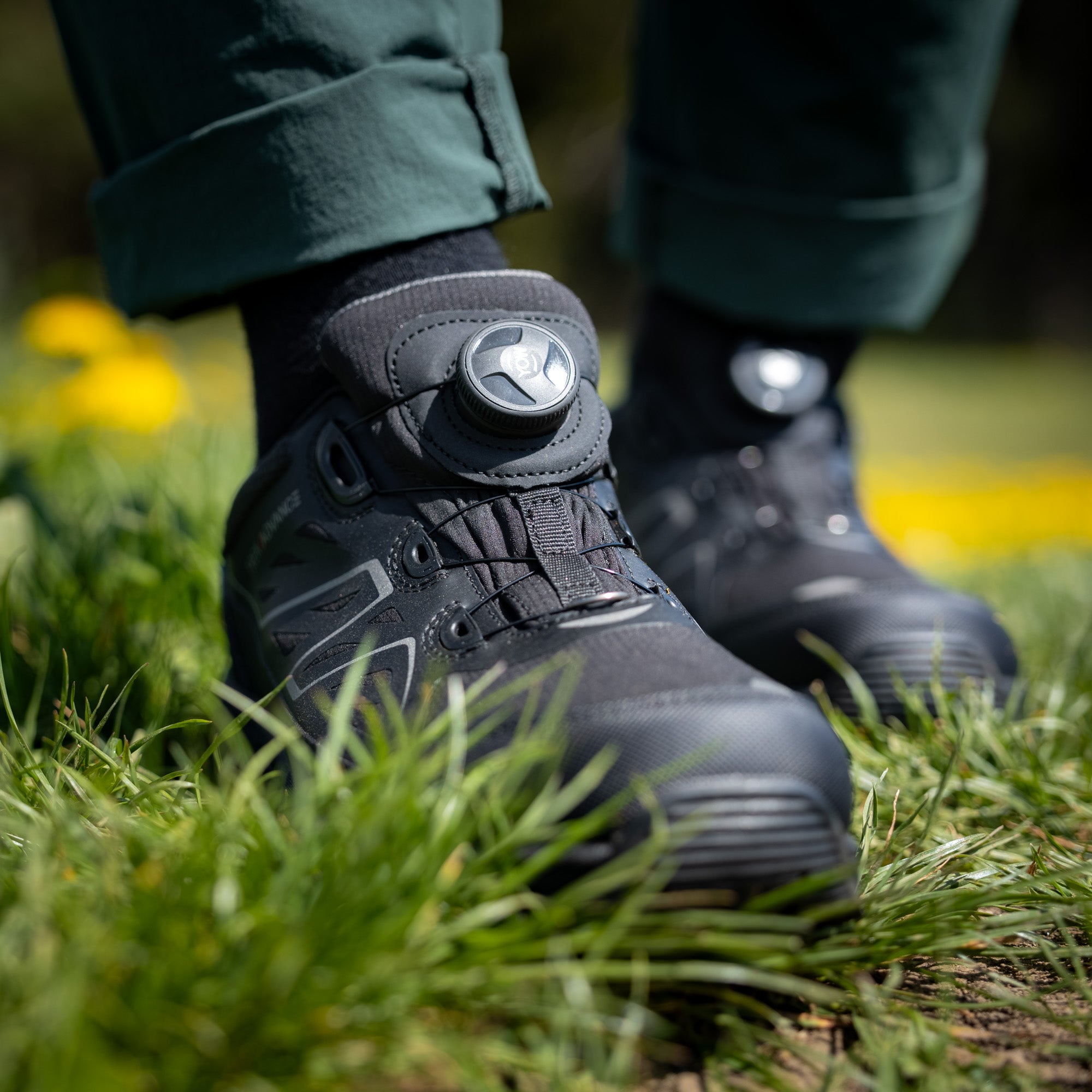 Nahaufnahme der Allway wasserfesten Wanderschuhe von Alpin Loacker
