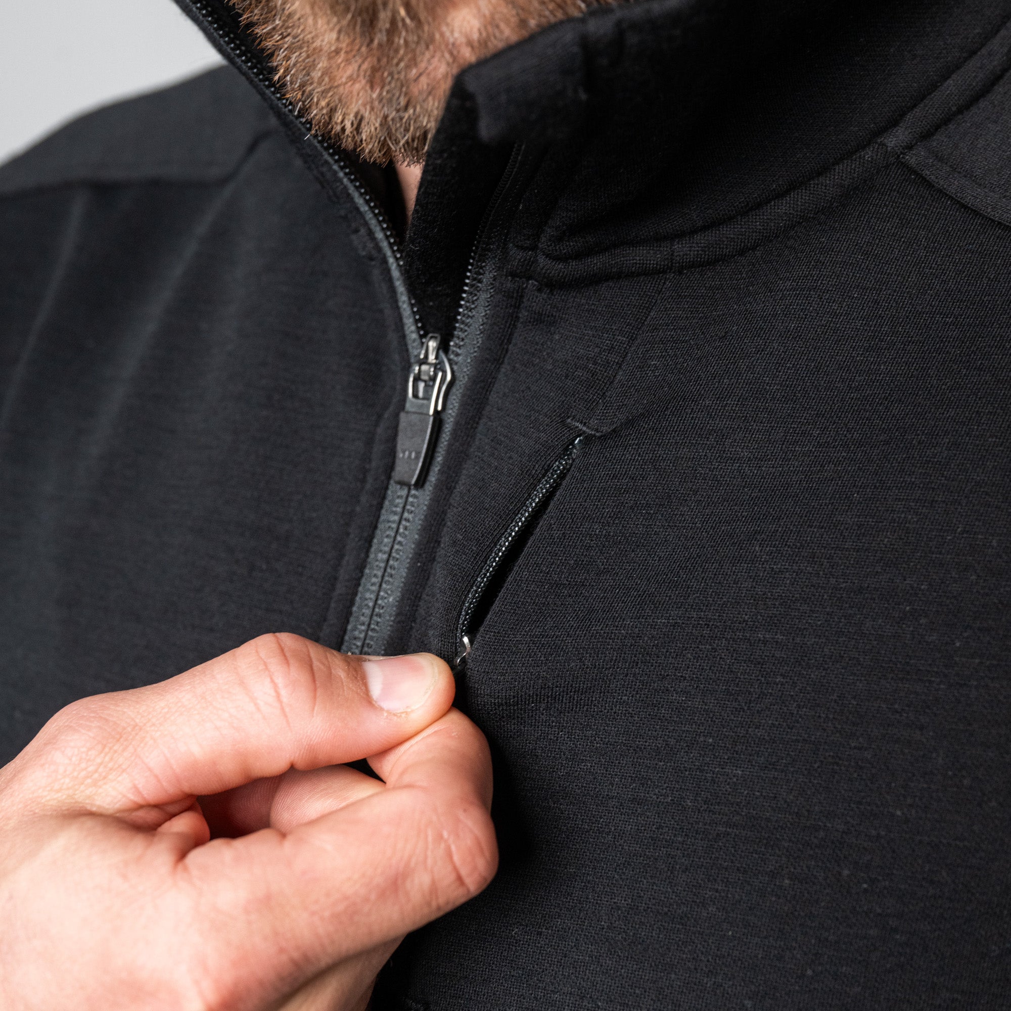 AlpinLoacker_Merino_1_4_zip_close.jpg