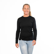 Model trägt schwarzes Merino Coolmax Longsleeve in schwarz
