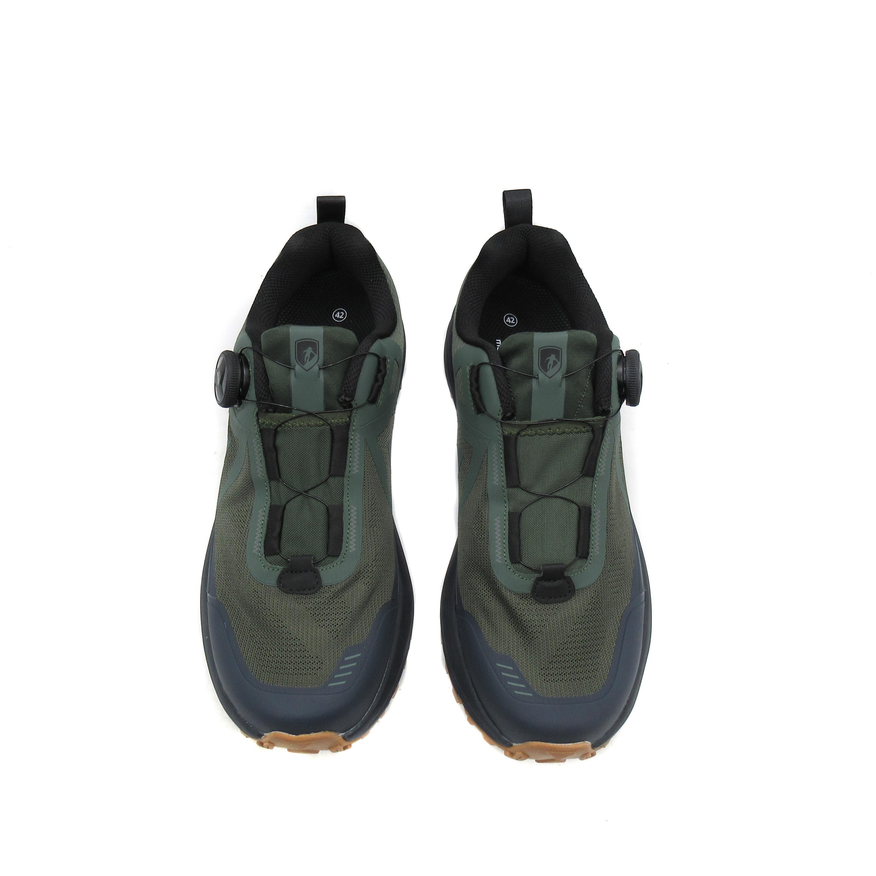 Studioaufnahme des Lightway Trailschuhs, auf der beide Schuhe von oben zu sehen sind