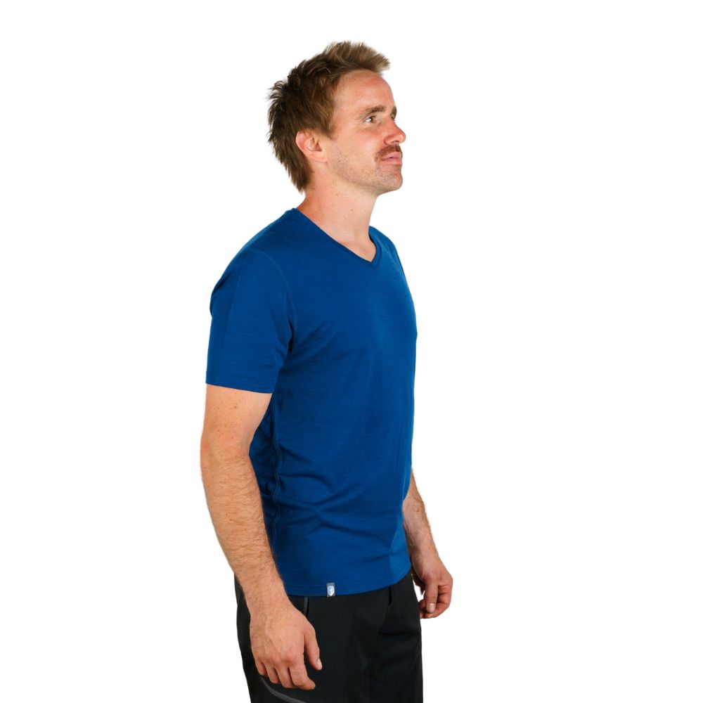 ALPIN LOACKER blauw t-shirt v snit heren gemaakt van merinowol 