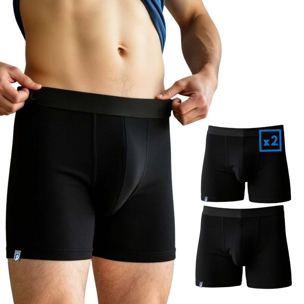 Coolmax Merino Boxershorts Herren – 2er Set, schwarze Boxer-Shorts mit mittlerer Länge und unterstützendem Beutel, präsentiert auf einem Modell, daneben zwei identische Paare.