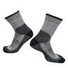 Merino Wandersocken Herren & Damen, graue, atmungsaktive Socken aus Merinowolle für optimalen Komfort und Temperaturregulierung bei Outdoor-Aktivitäten, nahtlos und langlebig.