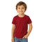 Junger Junge im Kinder Merino T Shirt 150g/m², lächelt sanft. Ideal für Outdoor-Abenteuer, bietet Komfort, Strapazierfähigkeit und Temperaturregulierung.