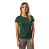 T-shirt Merino Donna 150g/m2: donna indossa T-shirt verde da prestazioni in lana Merino Corespun, ideale per attività all'aperto, offre comfort e durata.