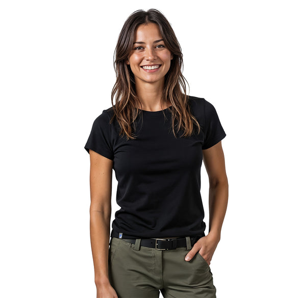 Woman wears Merino T-shirt women 150g/m2, smiling. Perfect combination of comfort and performance, ideal for outdoor activities. Corespun merino wool for durability and flexibility.