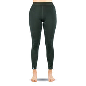 Dame trägt Lange Merino Unterhose 150 g/m2, bietet Komfort und Funktionalität für Outdoor-Aktivitäten. Ideal für mehrtägige Wanderungen und sportliche Abenteuer.