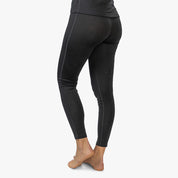 Lange Merino Unterhose Damen 150 g/m2, zeigt Beine in schwarzer Funktionsunterwäsche aus CORESPUN-Merinowolle, ideal für Outdoor-Aktivitäten und mehrtägige Wanderungen.