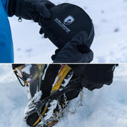 Person hält eine schwarze Tasche mit Alpin Loacker Chain Pro 18 Grödeln, ideal für sicheren Halt auf Schnee und Eis dank 18 Edelstahlspikes. Perfekt für Winteraktivitäten.